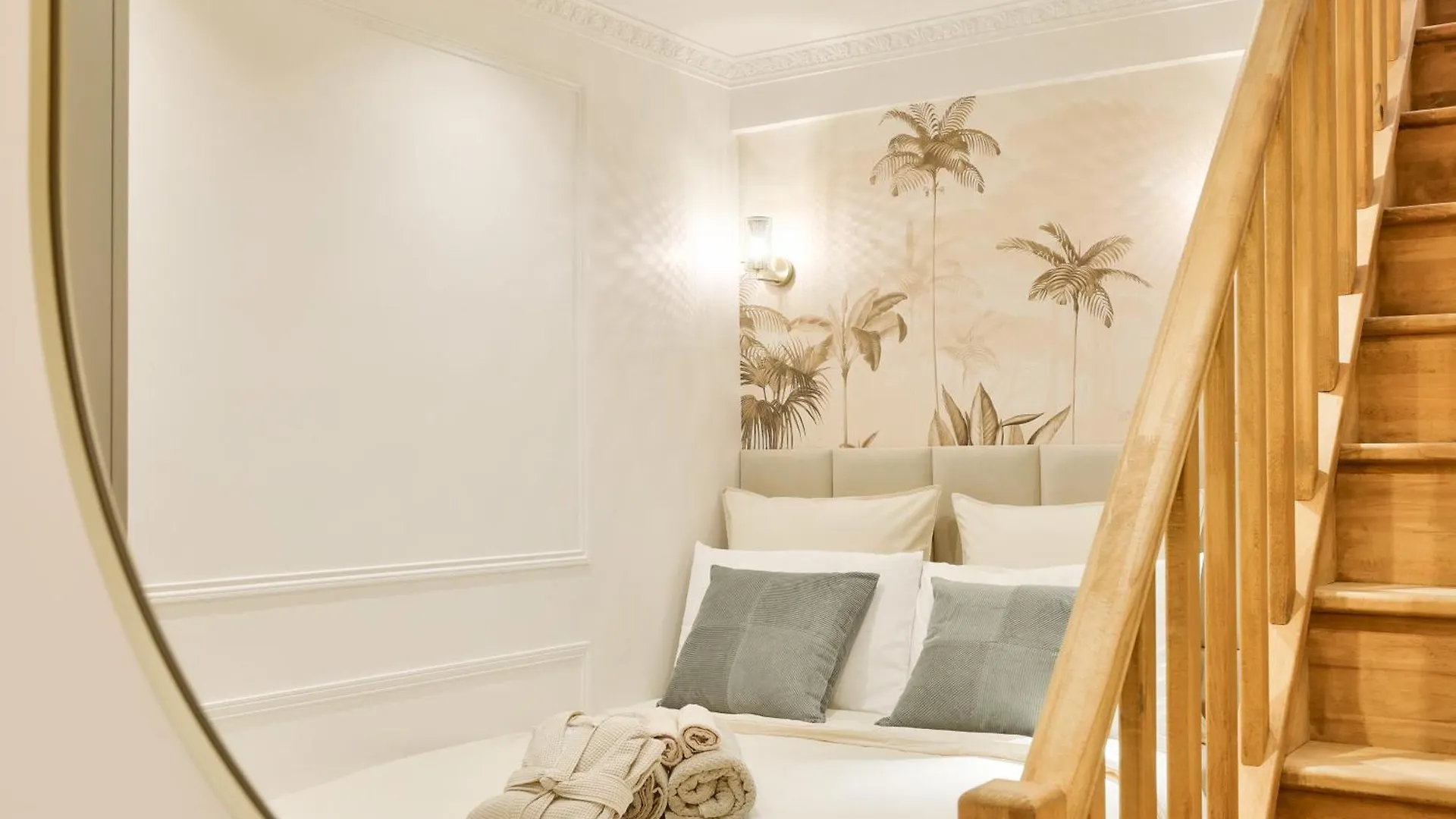 New! Le Venitien, Parisian Getaway, Sacre-Coeur Apartment