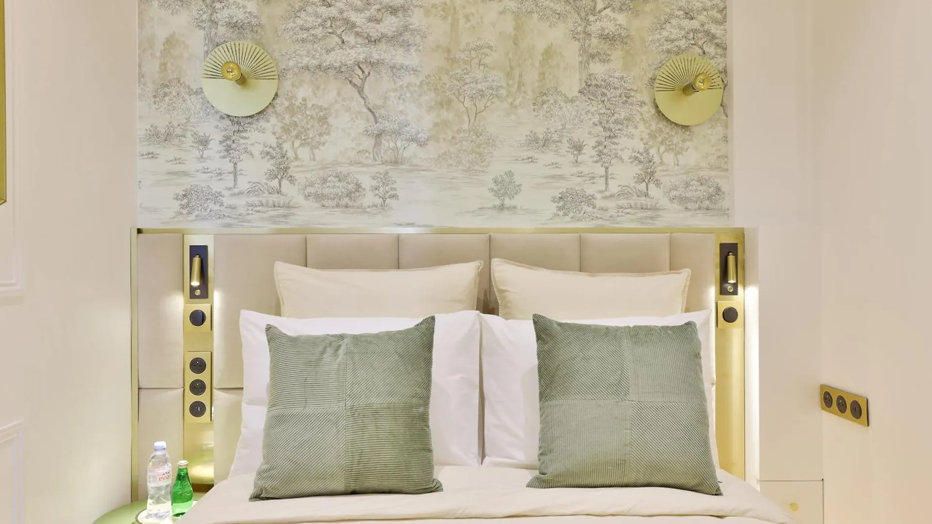 New! Le Venitien, Parisian Getaway, Sacre-Coeur Apartment France