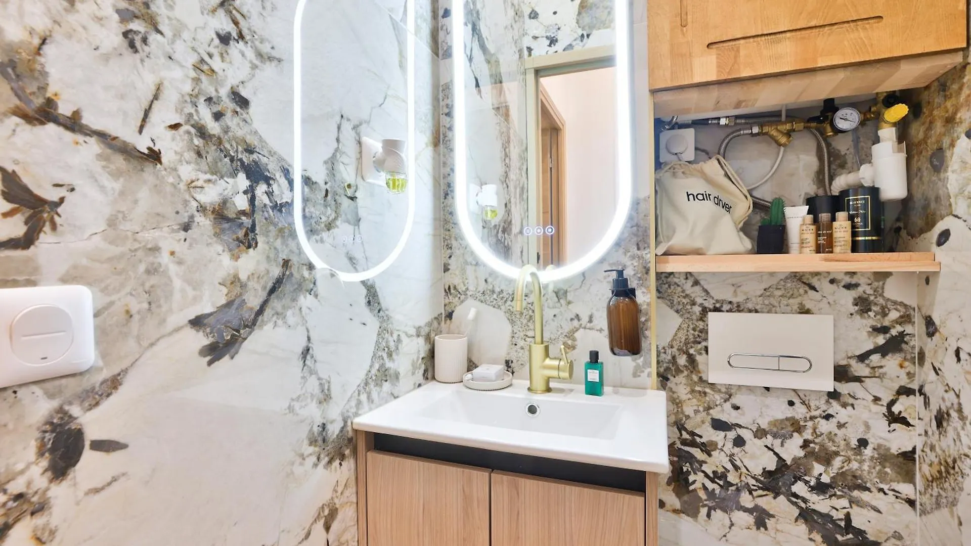 New! Le Venitien, Parisian Getaway, Sacre-Coeur Apartment  Paris