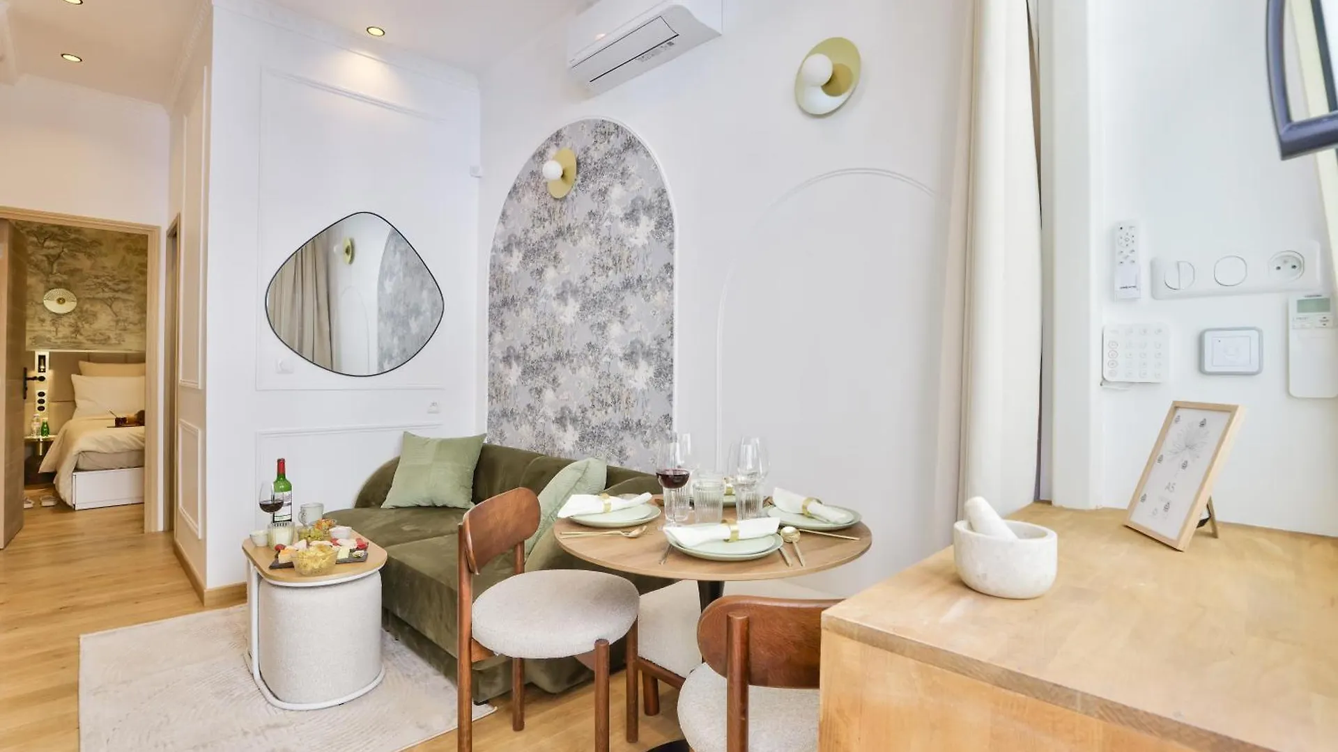 New! Le Venitien, Parisian Getaway, Sacre-Coeur Apartment 0*, Paris France