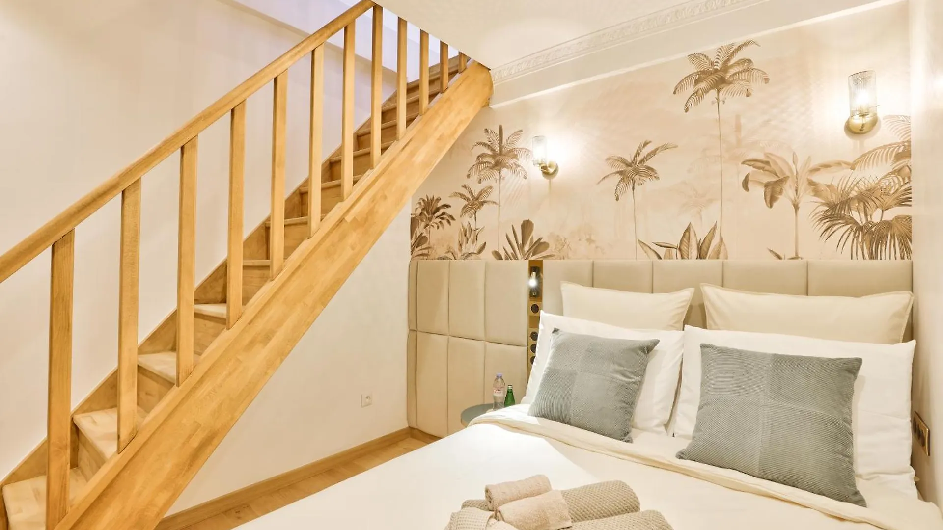 New! Le Venitien, Parisian Getaway, Sacre-Coeur Apartment 0*, Paris France