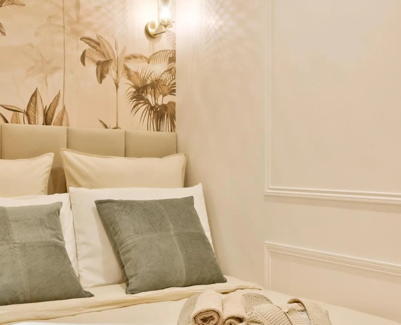 New! Le Venitien, Parisian Getaway, Sacre-Coeur Apartment 0*, Paris France