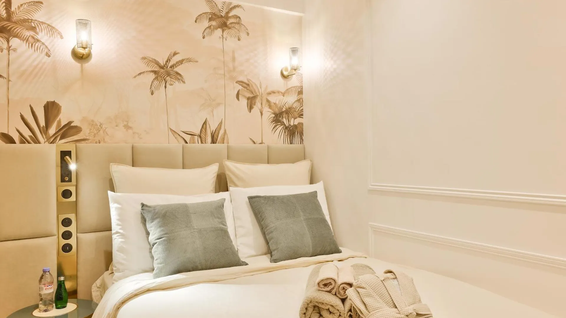 New! Le Venitien, Parisian Getaway, Sacre-Coeur Apartment  Paris