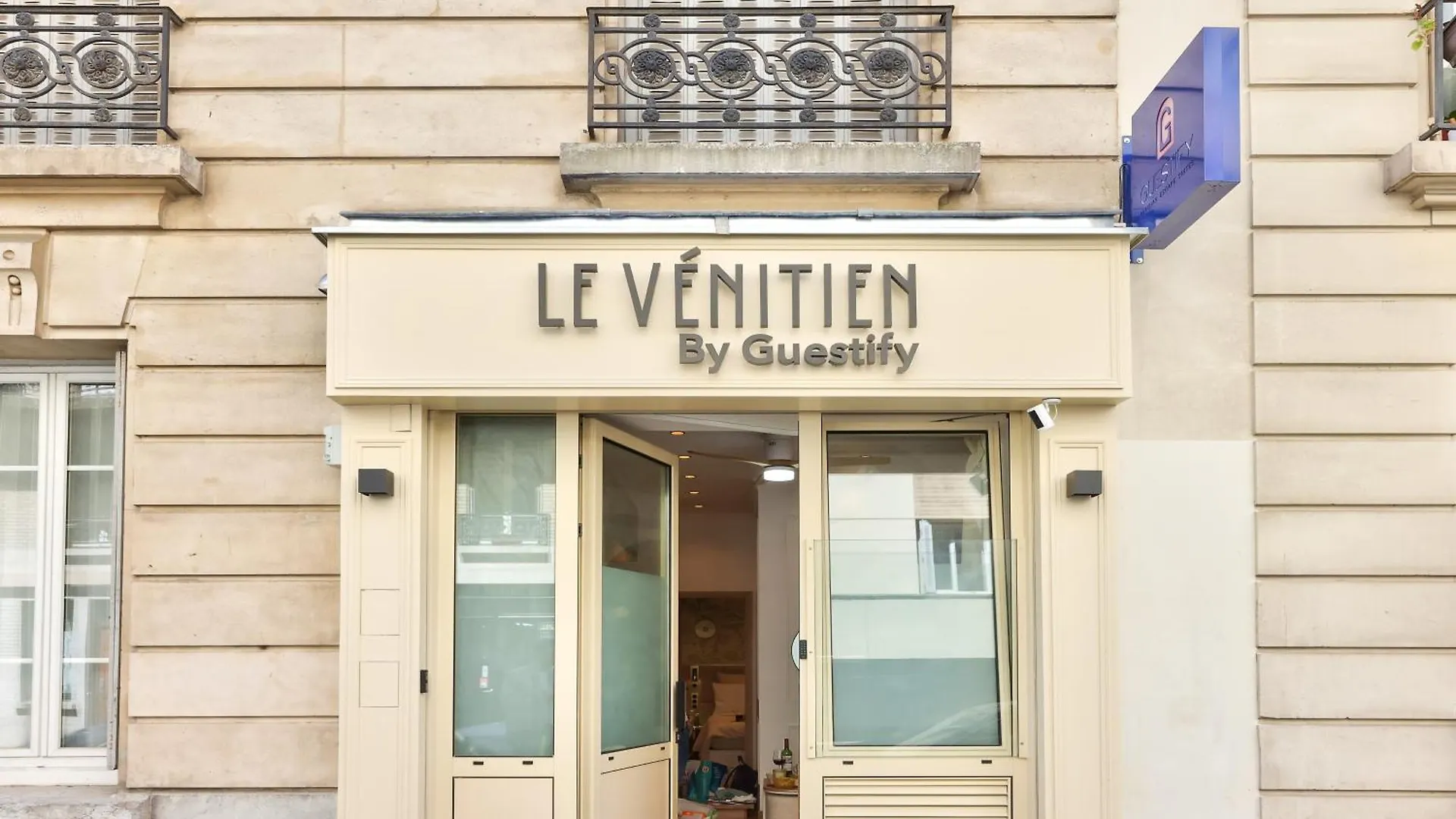 New! Le Venitien, Parisian Getaway, Sacre-Coeur Apartment France