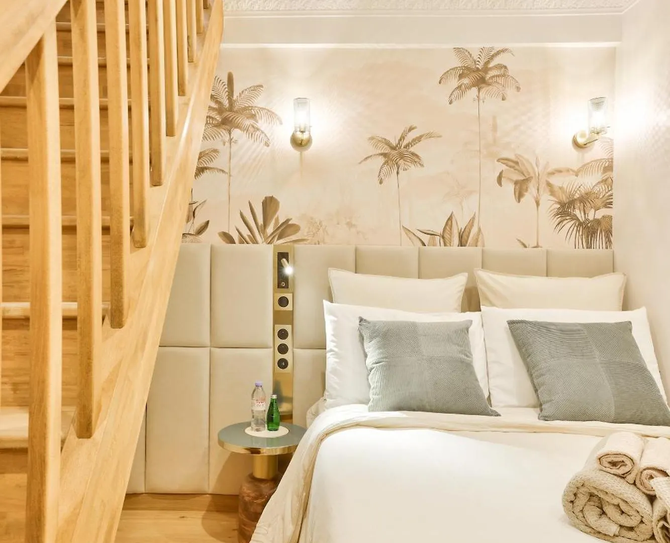New! Le Venitien, Parisian Getaway, Sacre-Coeur Apartment  Paris